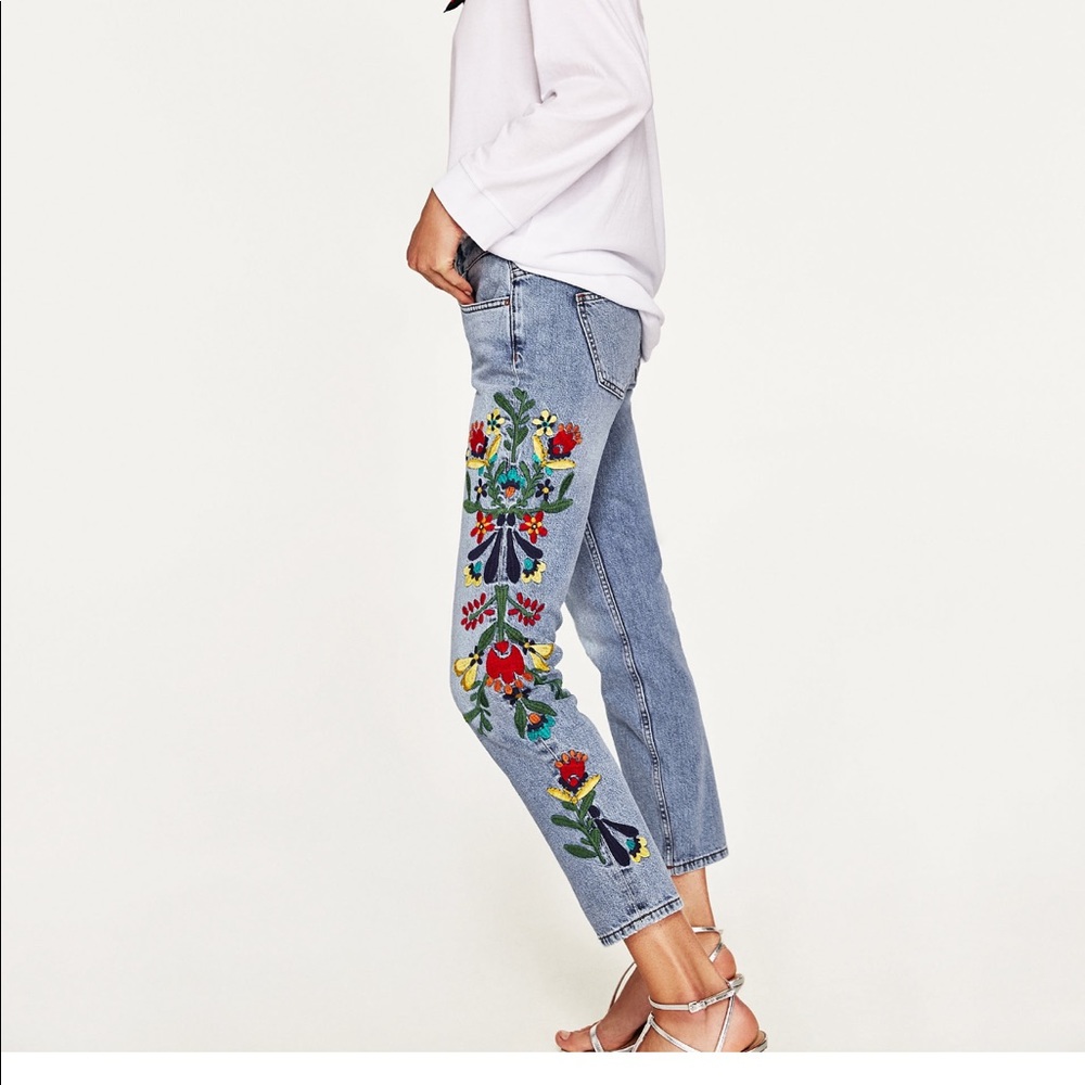 Zara mid-rise jeans with floral embroidery size 00